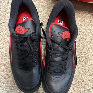 Jordan Men's Black and Red Sneakers